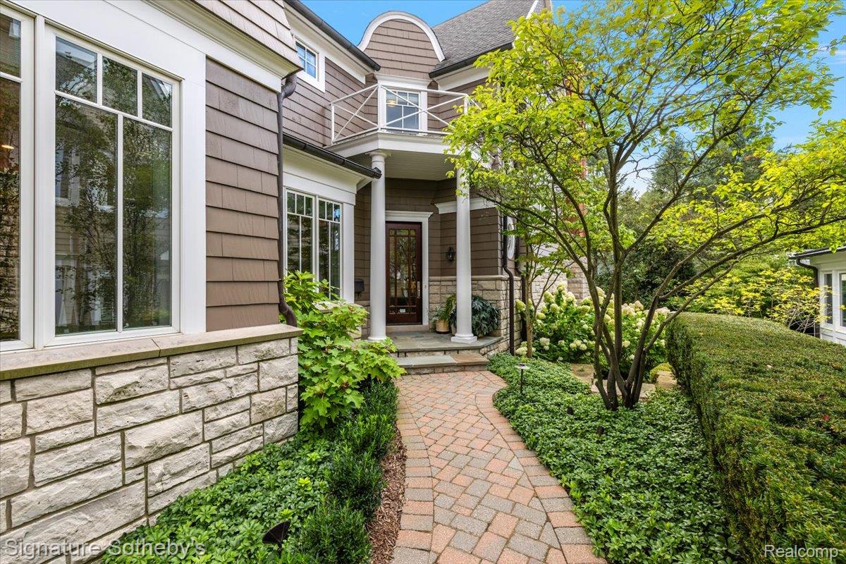 200 Woodland Villa Court
