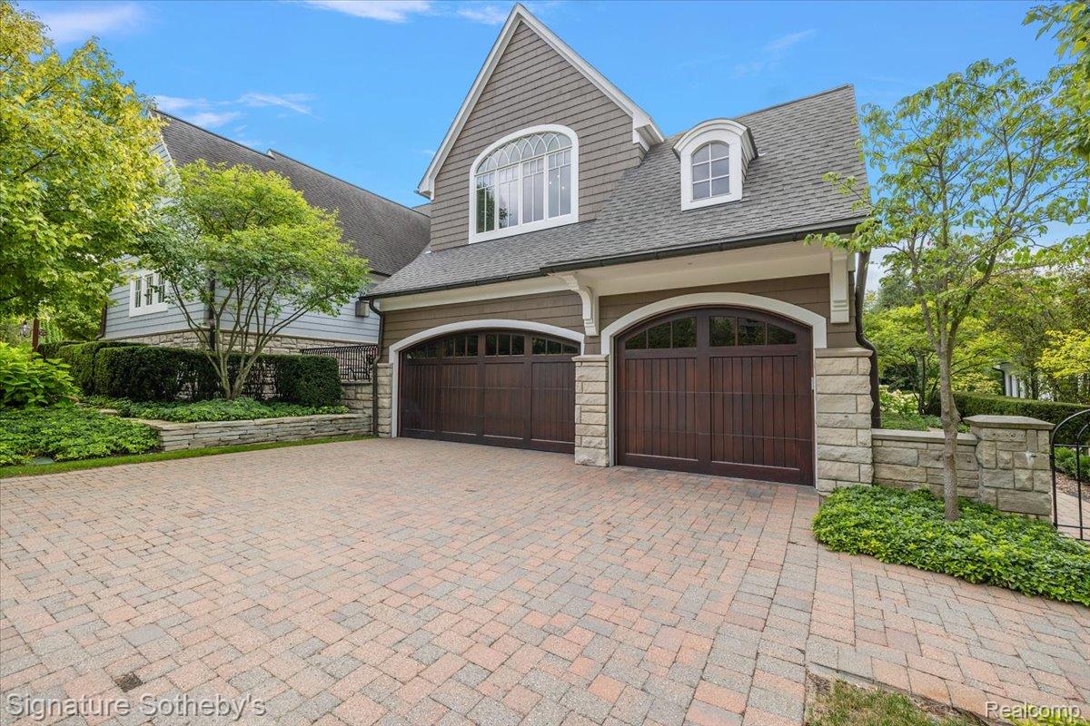 200 Woodland Villa Court