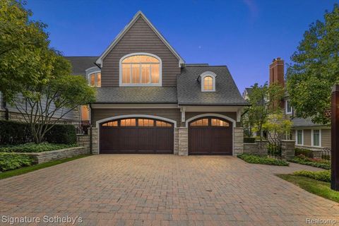 200 Woodland Villa Court Birmingham City MI 48009