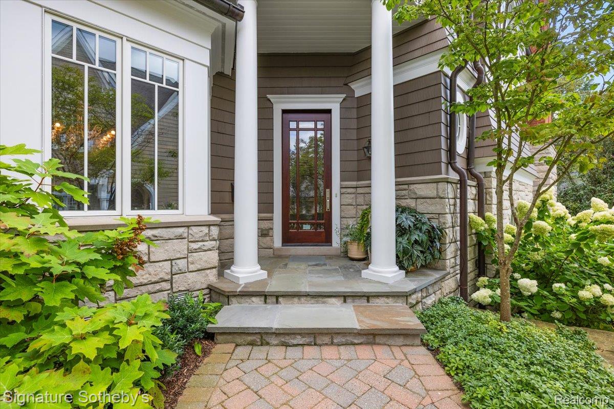 200 Woodland Villa Court