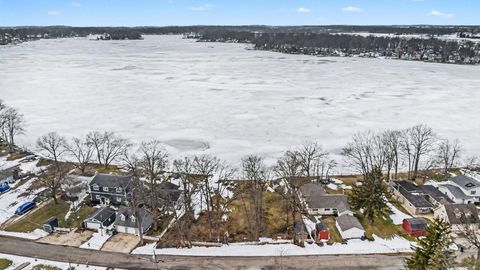 Tiny photo for 50389 E Lake Shore Drive, Silver Creek Township, MI 49047 (MLS # 69026005975)