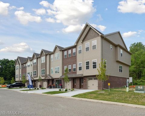 1652 Pinecroft Howell Township MI 48855