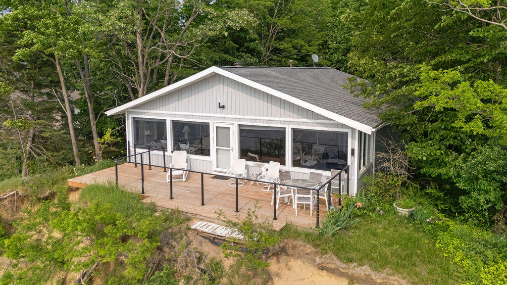 1140 Edgewater Terrace
