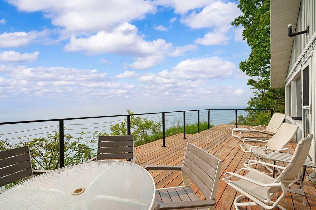1140 Edgewater Terrace