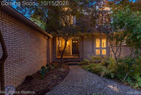 Photo of 1168 Glenpointe Court, Bloomfield Charter Township, MI 48304 (MLS # 20261082952)