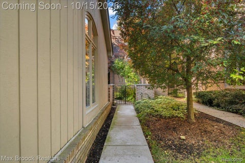 Tiny photo for 1168 Glenpointe Court, Bloomfield Charter Township, MI 48304 (MLS # 20261082952)