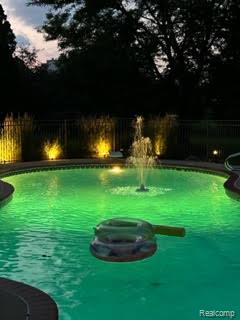 Canton Charter Township, Michigan 48188, United States, 4 Bedrooms Bedrooms, ,4 BathroomsBathrooms,Residential,Active,192250