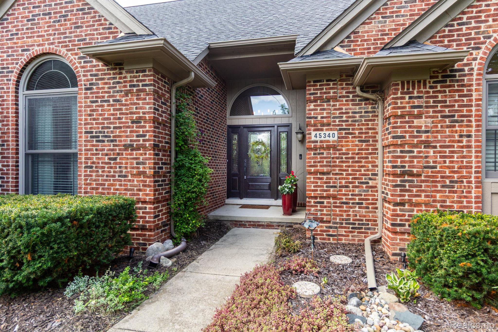 Canton Charter Township, Michigan 48188, United States, 4 Bedrooms Bedrooms, ,4 BathroomsBathrooms,Residential,Active,192250