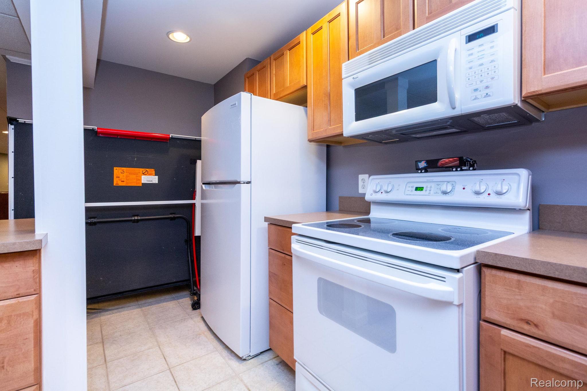 Canton Charter Township, Michigan 48188, United States, 4 Bedrooms Bedrooms, ,4 BathroomsBathrooms,Residential,Active,192250