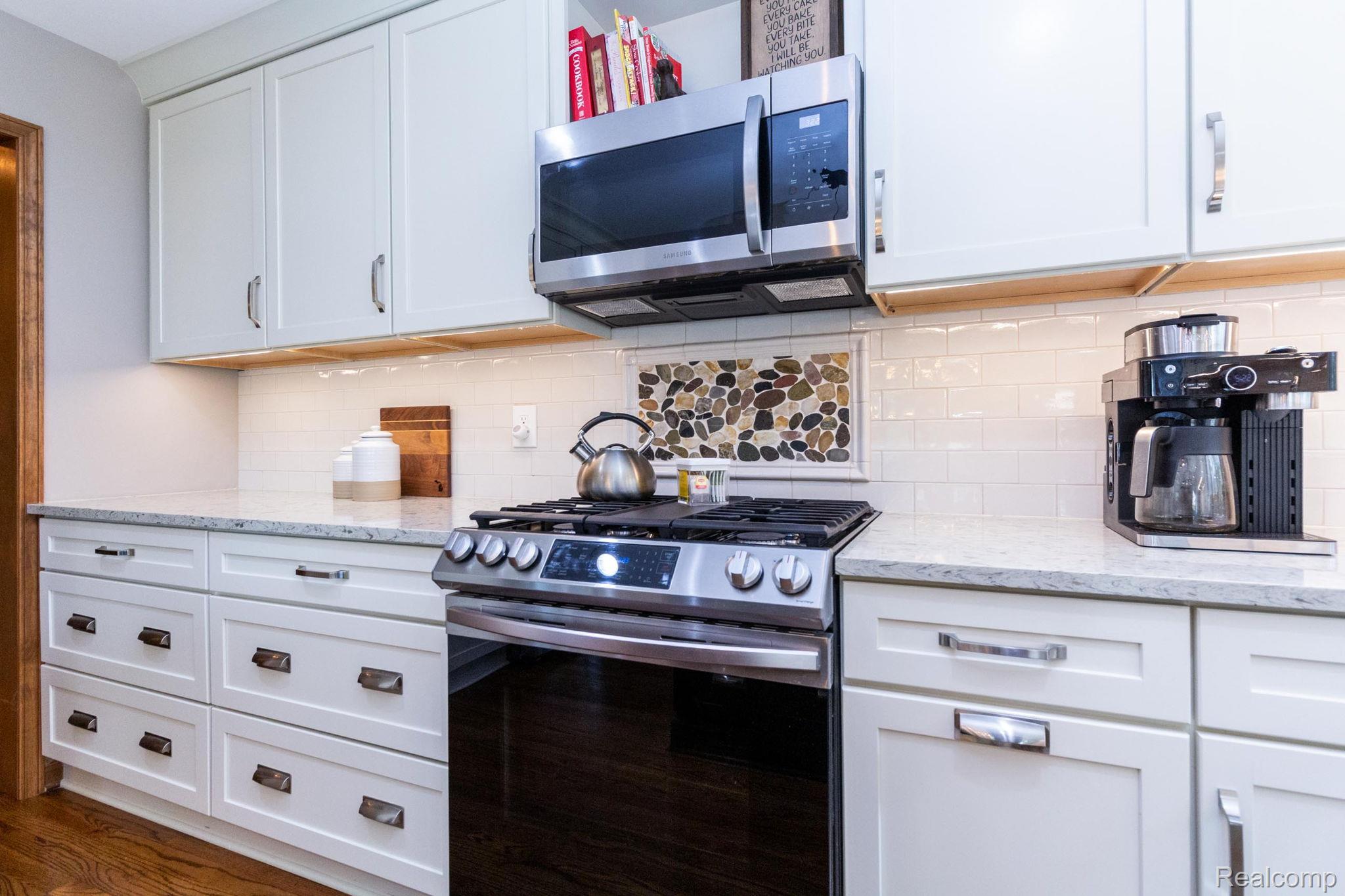 Canton Charter Township, Michigan 48188, United States, 4 Bedrooms Bedrooms, ,4 BathroomsBathrooms,Residential,Active,192250