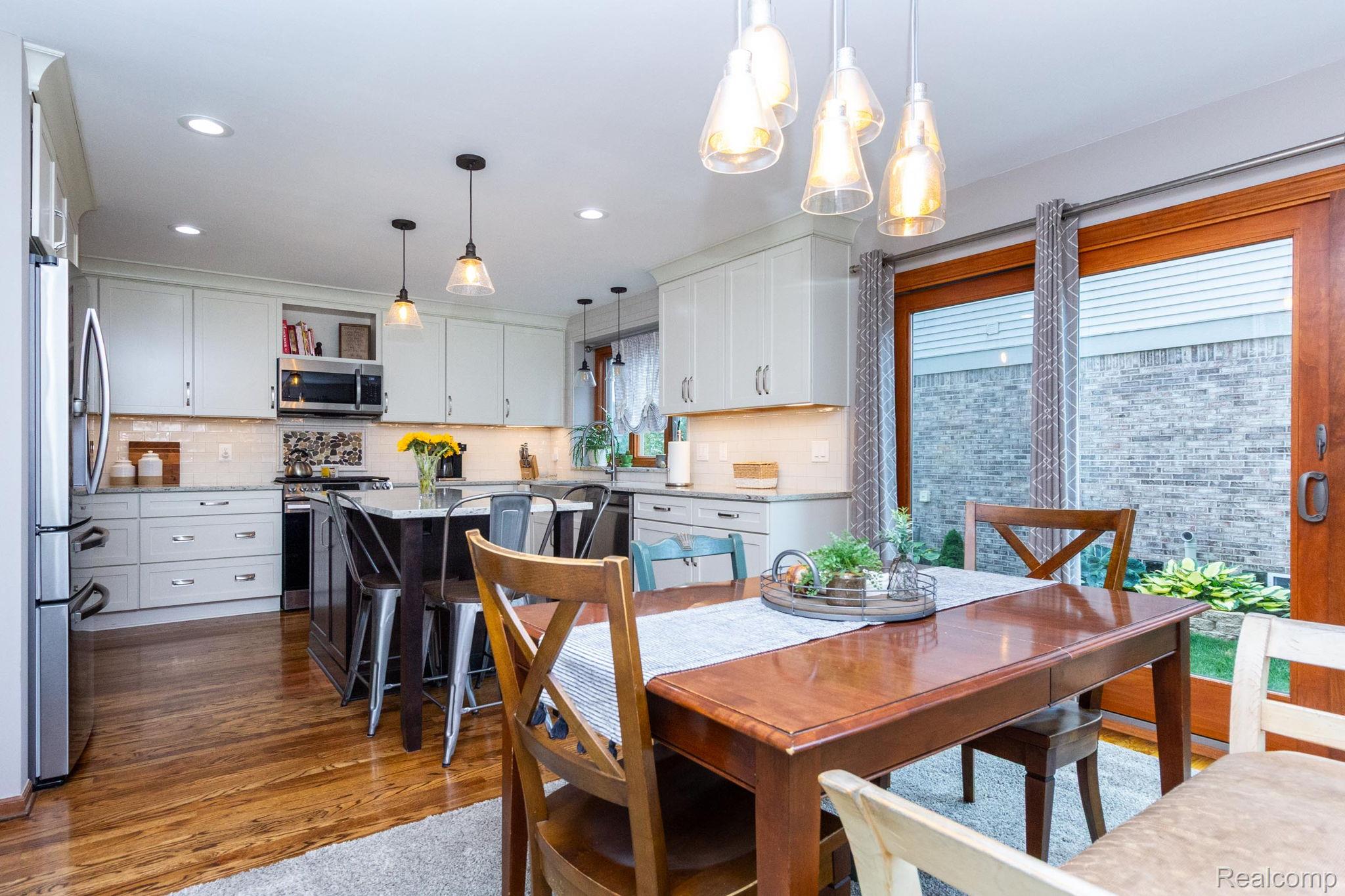 Canton Charter Township, Michigan 48188, United States, 4 Bedrooms Bedrooms, ,4 BathroomsBathrooms,Residential,Active,192250