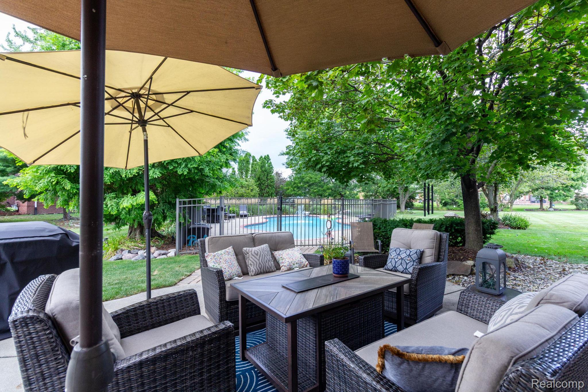 Canton Charter Township, Michigan 48188, United States, 4 Bedrooms Bedrooms, ,4 BathroomsBathrooms,Residential,Active,192250