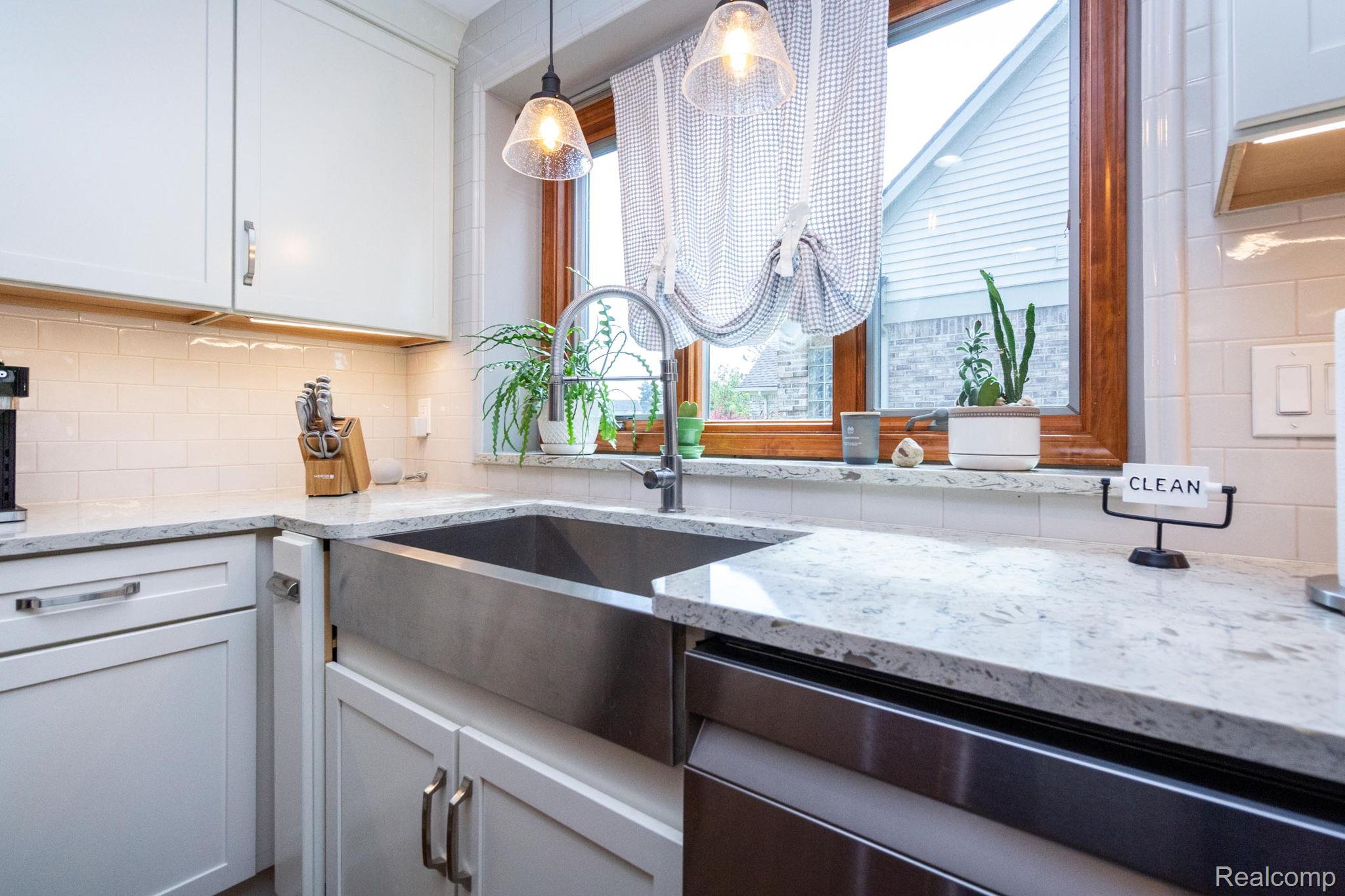 Canton Charter Township, Michigan 48188, United States, 4 Bedrooms Bedrooms, ,4 BathroomsBathrooms,Residential,Active,192250