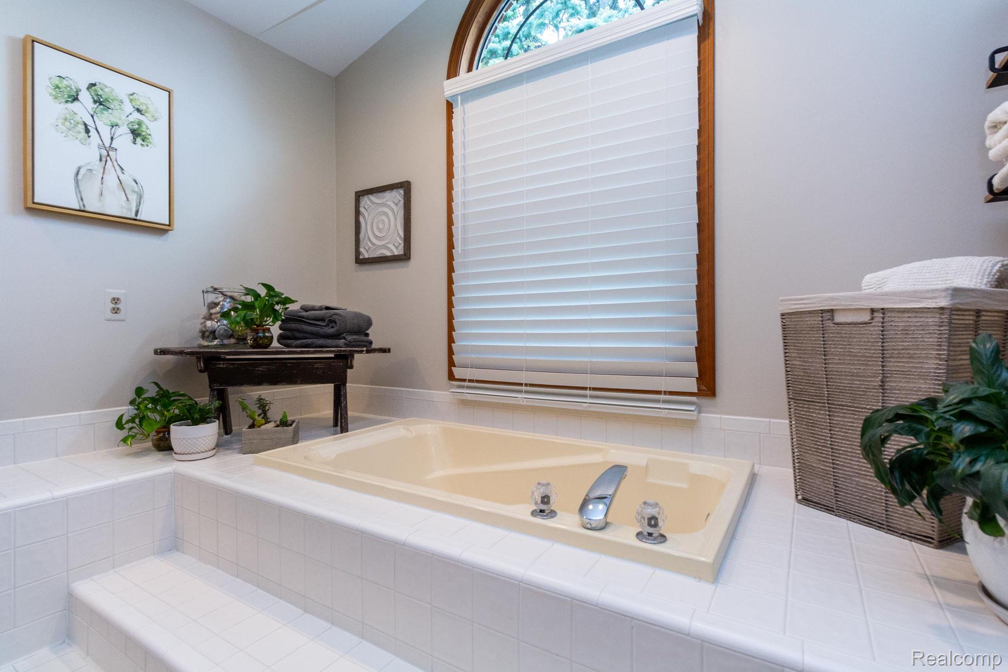 Canton Charter Township, Michigan 48188, United States, 4 Bedrooms Bedrooms, ,4 BathroomsBathrooms,Residential,Active,192250