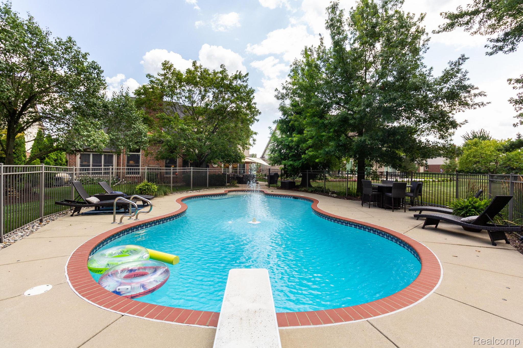 Canton Charter Township, Michigan 48188, United States, 4 Bedrooms Bedrooms, ,4 BathroomsBathrooms,Residential,Active,192250