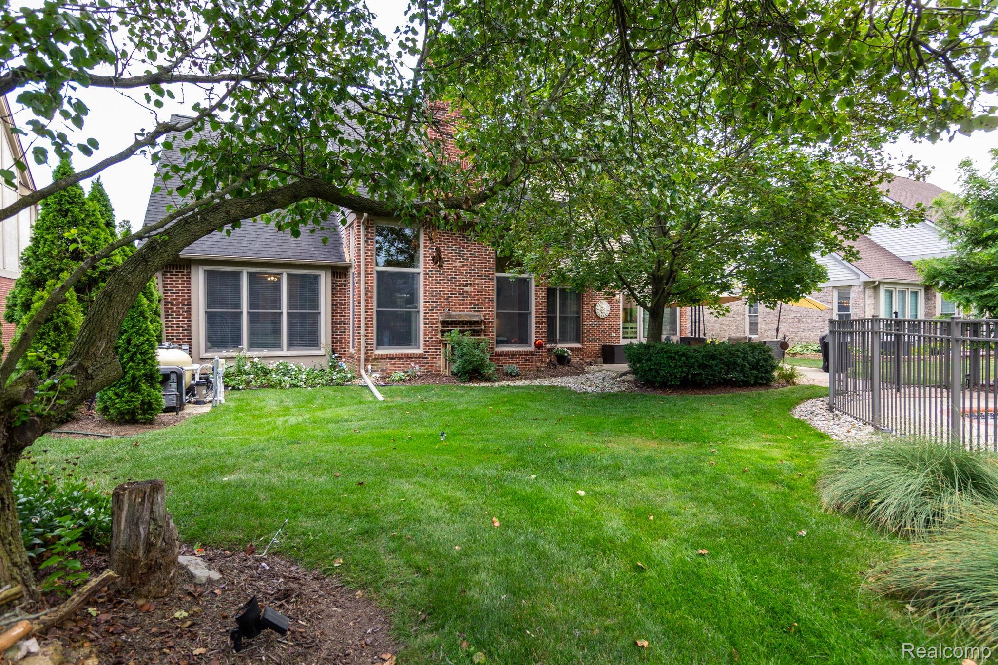 Canton Charter Township, Michigan 48188, United States, 4 Bedrooms Bedrooms, ,4 BathroomsBathrooms,Residential,Active,192250