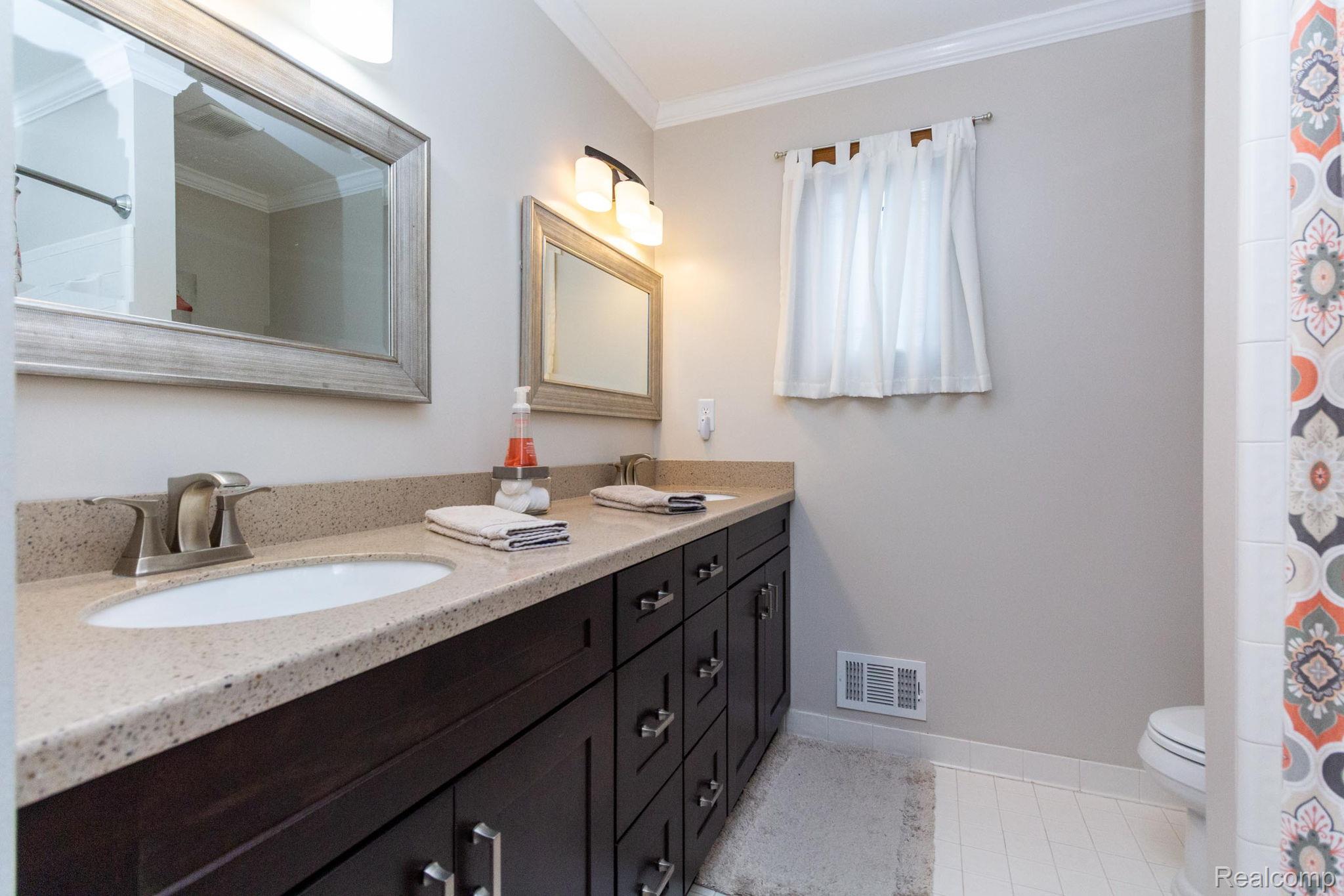 Canton Charter Township, Michigan 48188, United States, 4 Bedrooms Bedrooms, ,4 BathroomsBathrooms,Residential,Active,192250