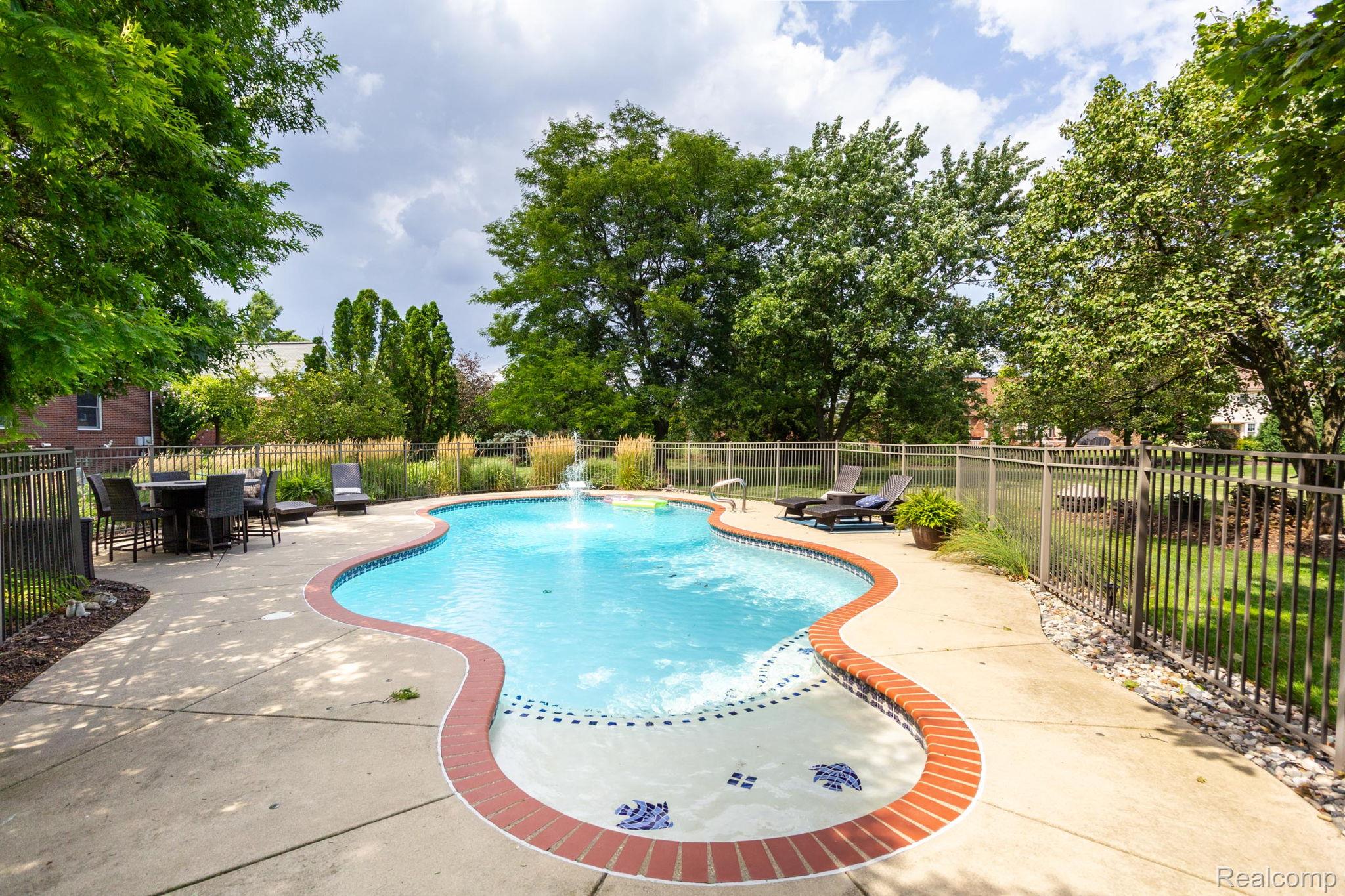 Canton Charter Township, Michigan 48188, United States, 4 Bedrooms Bedrooms, ,4 BathroomsBathrooms,Residential,Active,192250