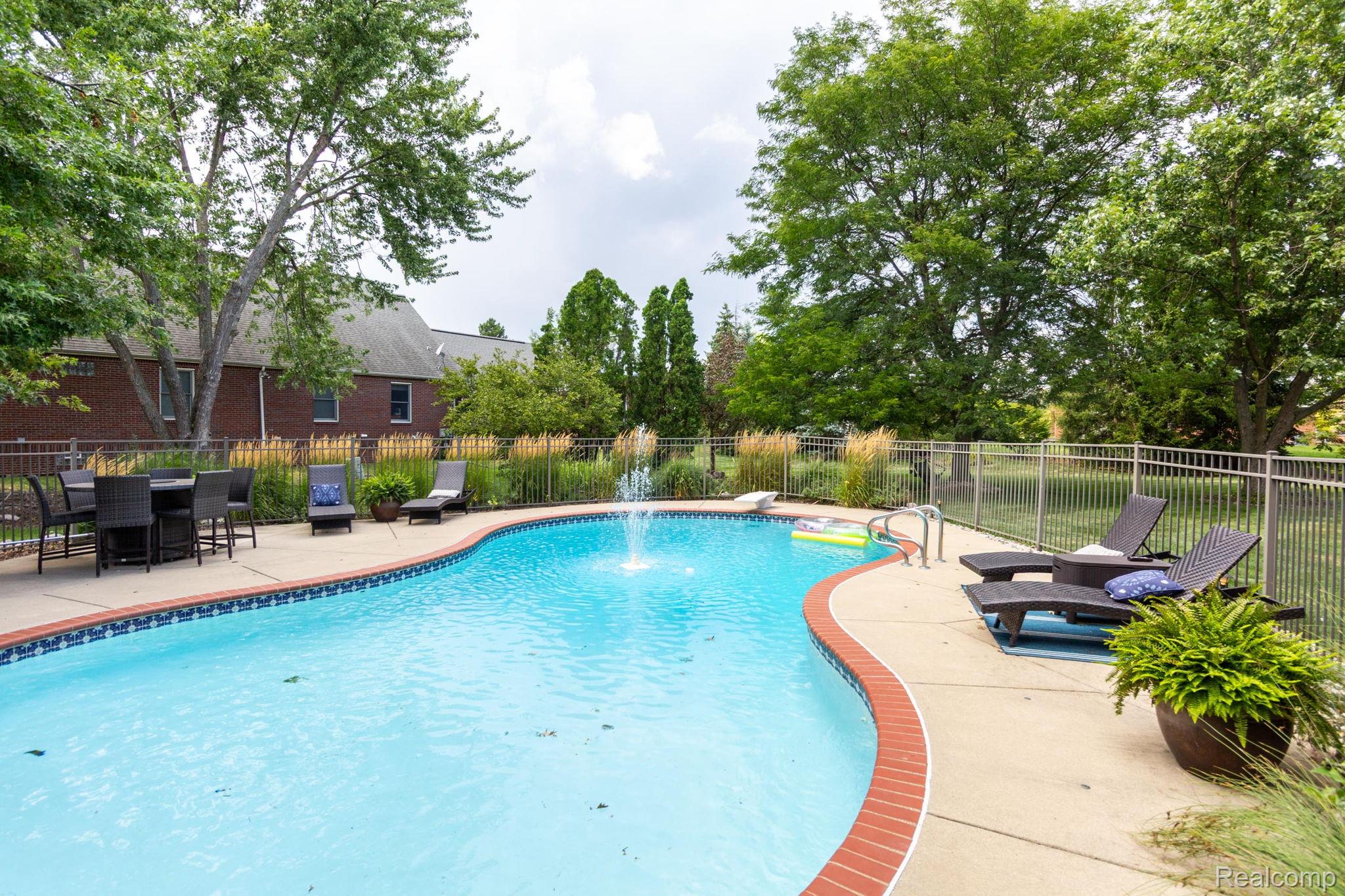 Canton Charter Township, Michigan 48188, United States, 4 Bedrooms Bedrooms, ,4 BathroomsBathrooms,Residential,Active,192250