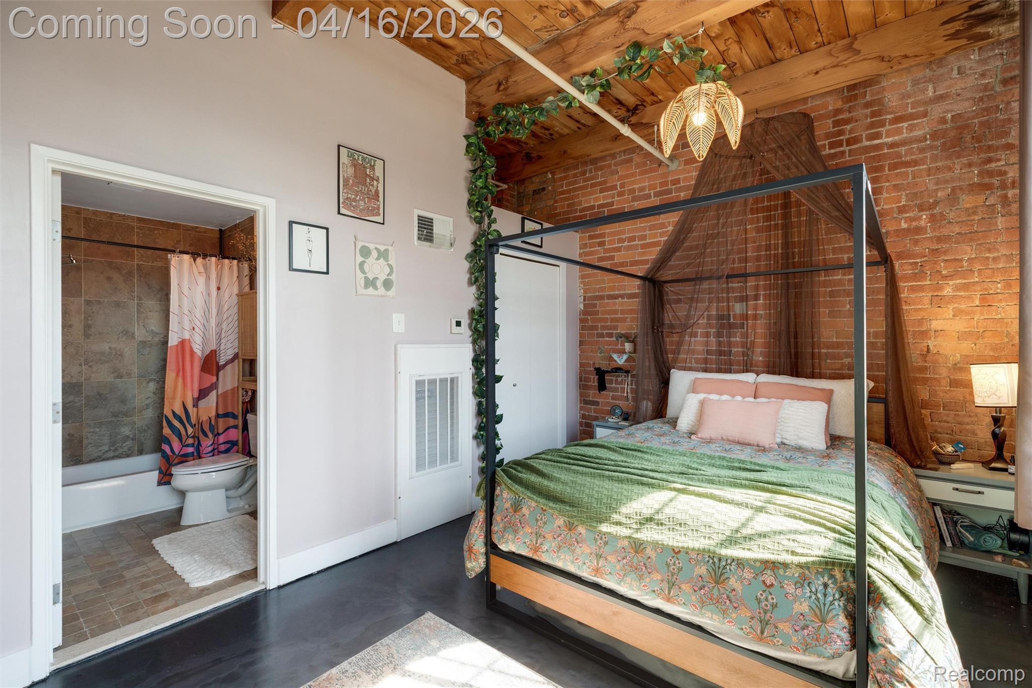 6533 E Jefferson 312