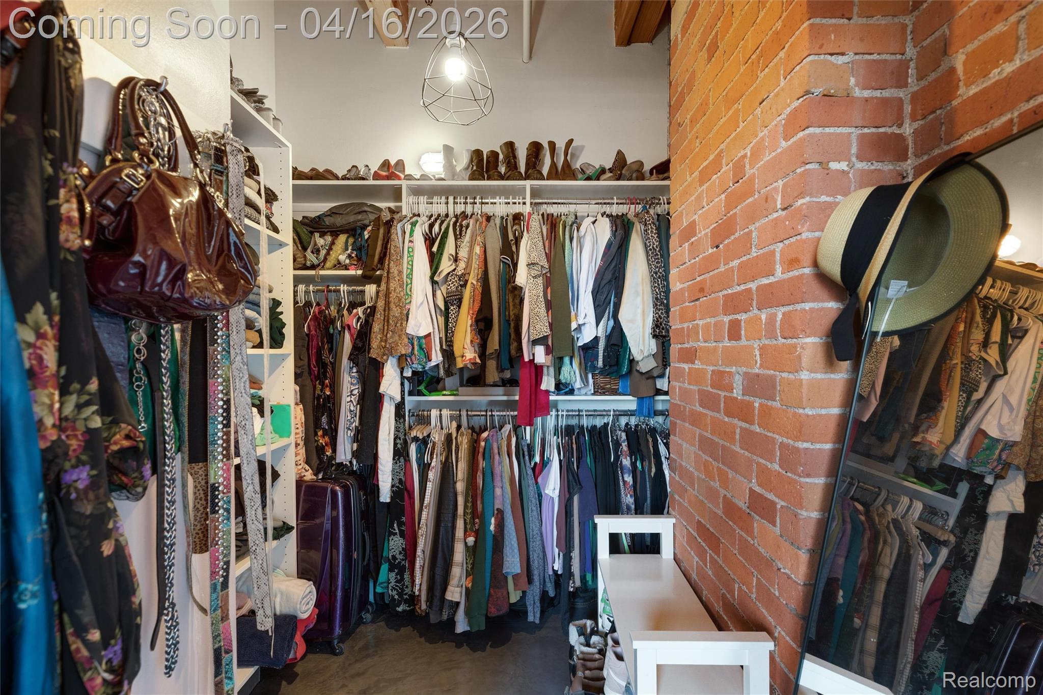 6533 E Jefferson 312