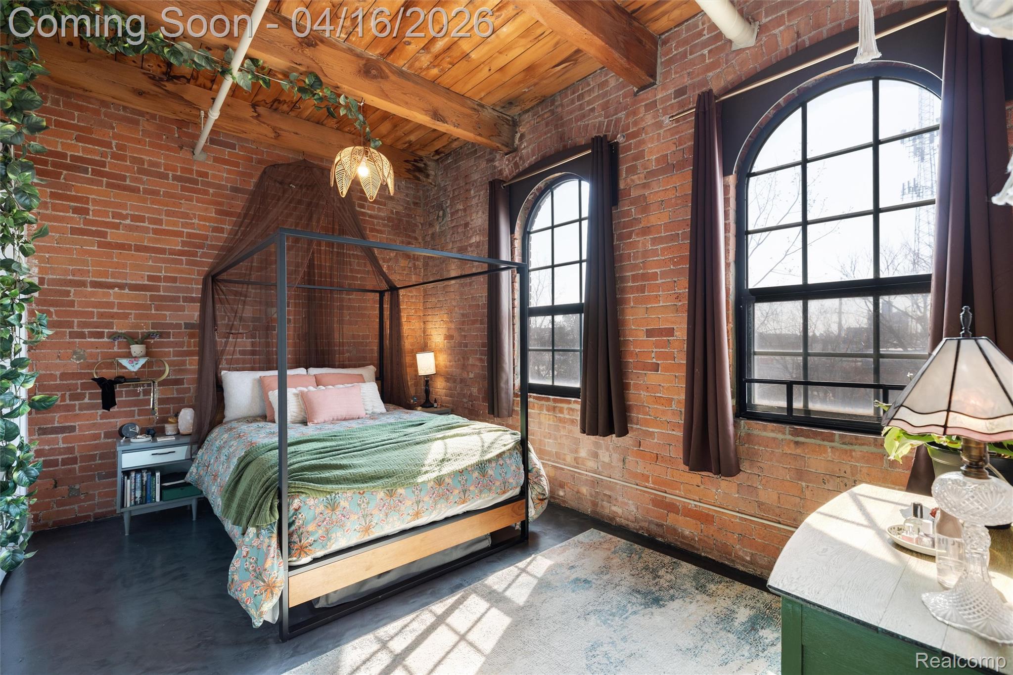 6533 E Jefferson 312