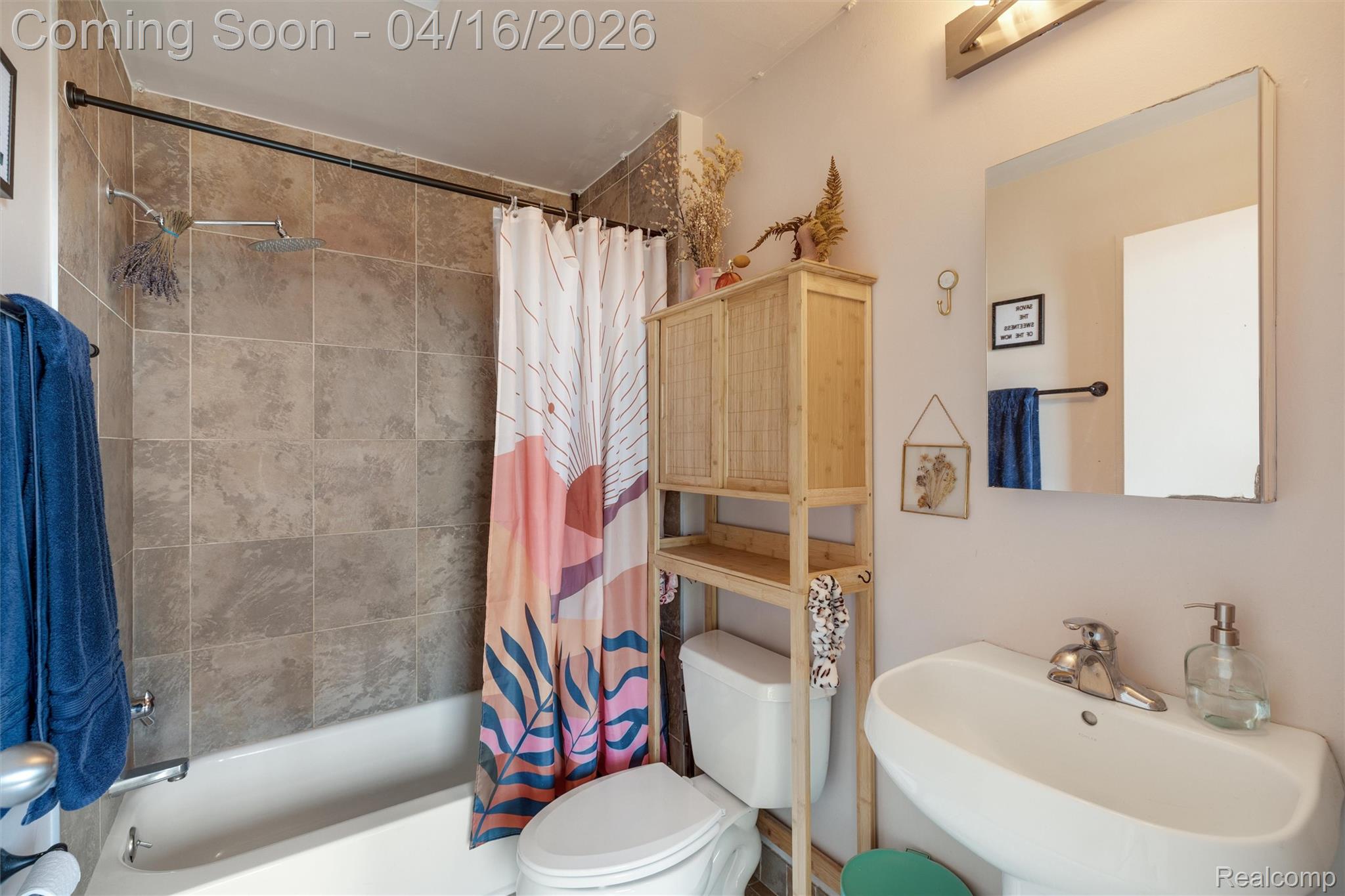 6533 E Jefferson 312