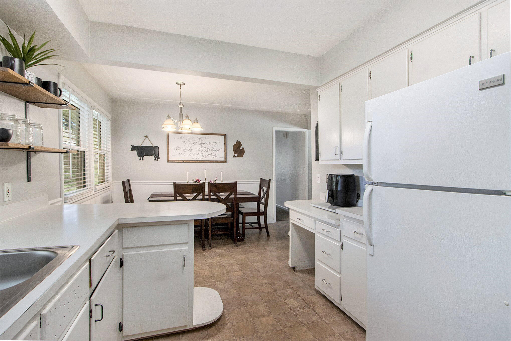 Portage City Kalamazoo, Michigan 49002, United States, 4 Bedrooms Bedrooms, ,2 BathroomsBathrooms,Residential,Active,127003