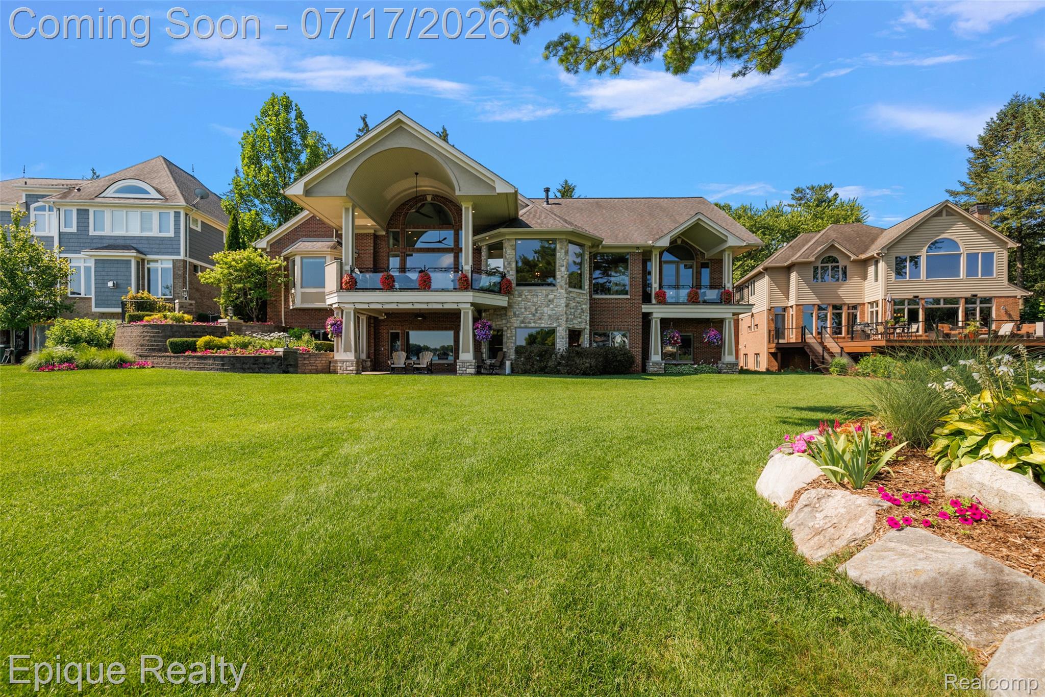 565 Shady Oaks Street