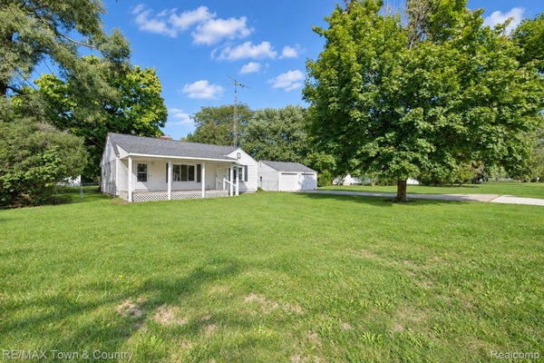 300 S ELMS RD, FLUSHING, MI 48433 - Image e1cb49d97b2239728cbcf334eec2ff5f/3056249944