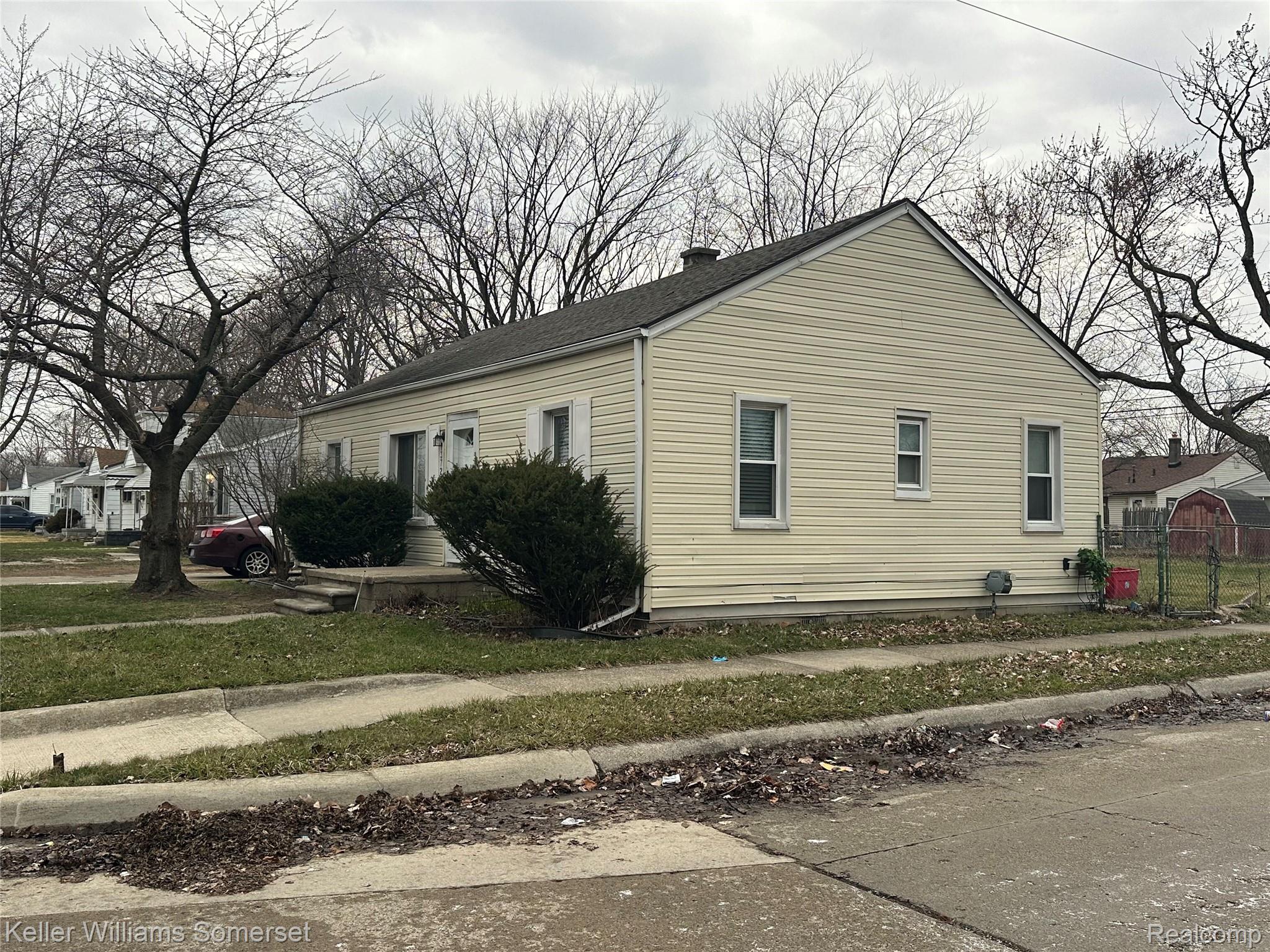 13723 Hendricks Avenue