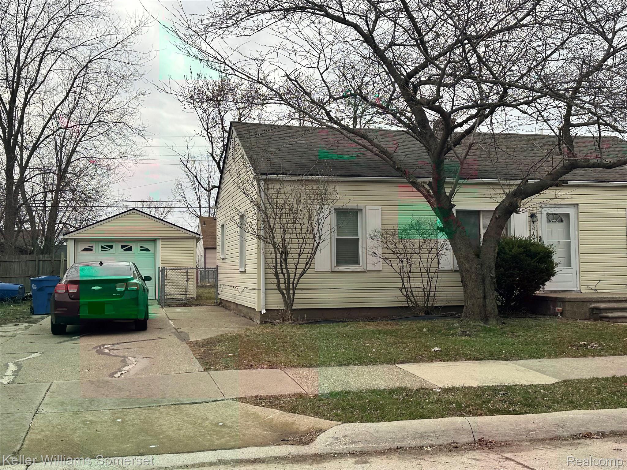 13723 Hendricks Avenue