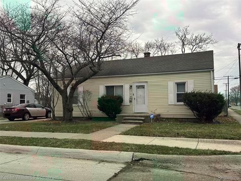 13723 Hendricks Avenue Warren City MI 48089