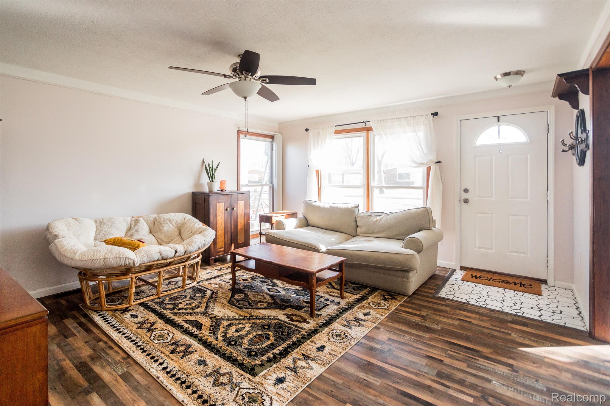 1629 E DULONG Avenue N