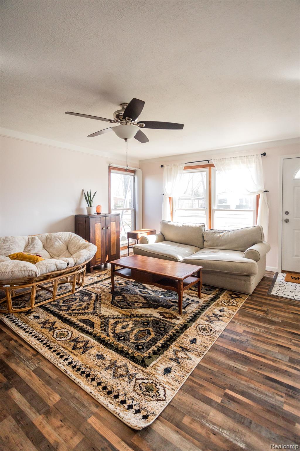 1629 E DULONG Avenue N