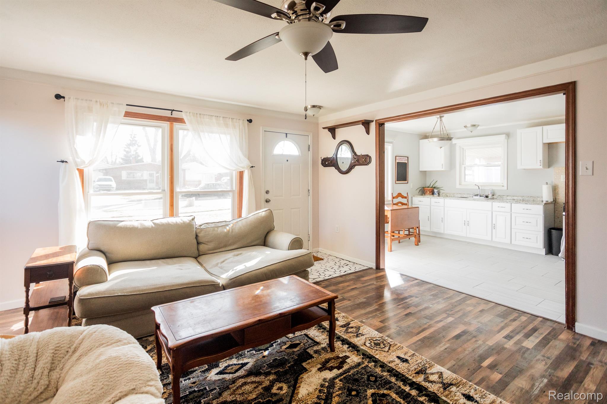 1629 E DULONG Avenue N