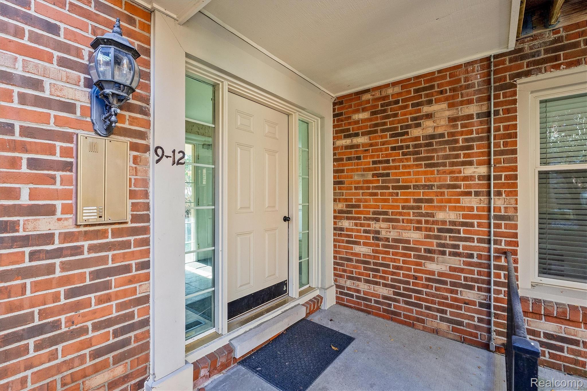 885 N Old Woodward Avenue 9