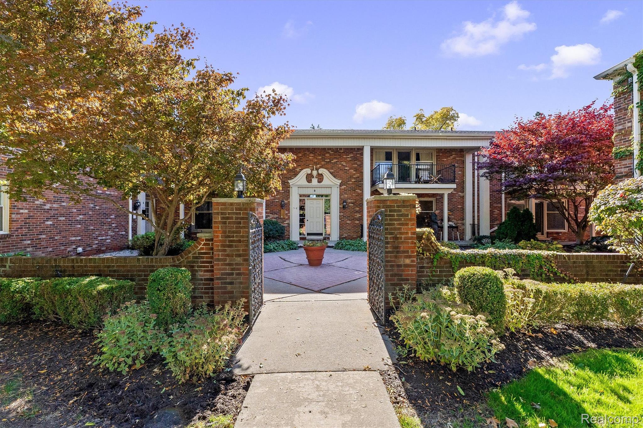 885 N Old Woodward Avenue 9