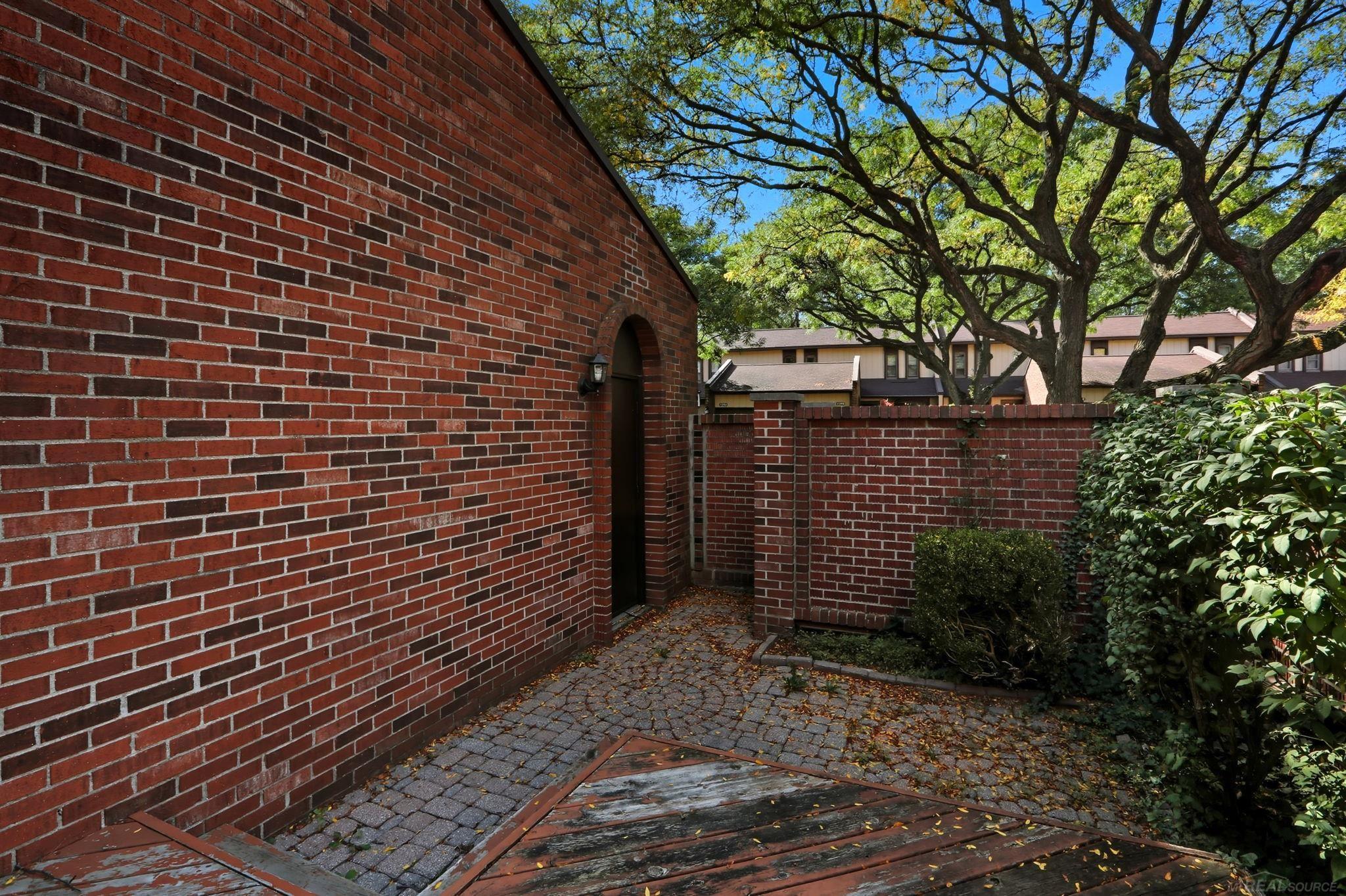 1105 Kirts Boulevard