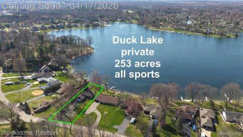 2773 MAPLE RIDGE Highland Charter Township MI 48356