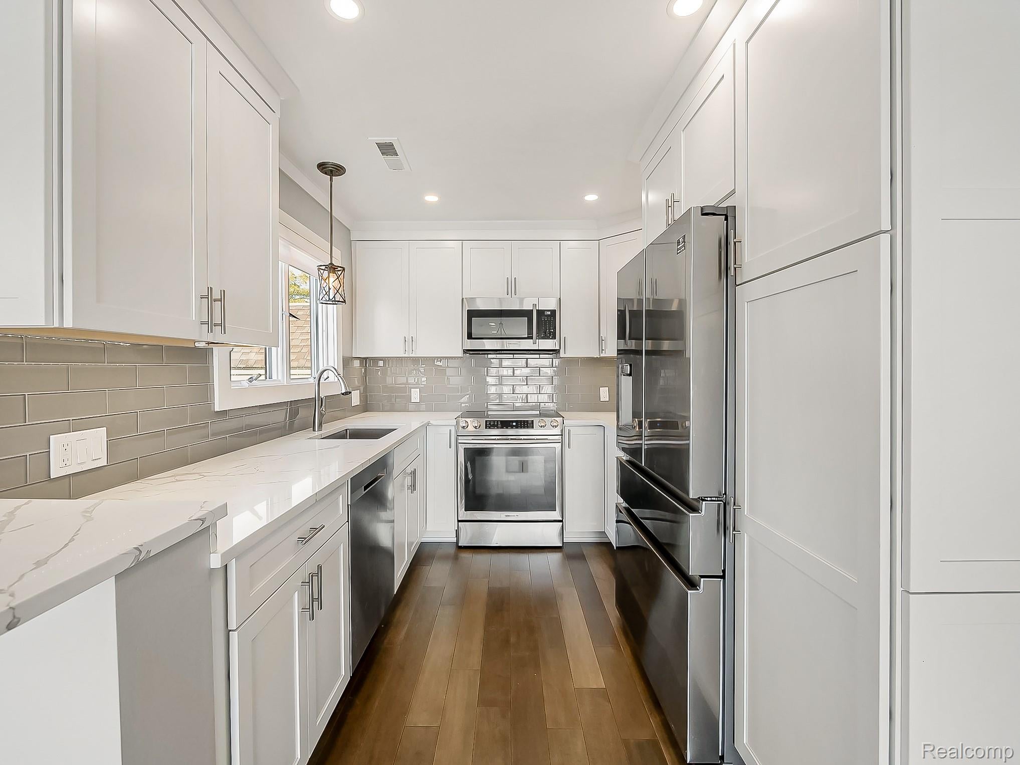 116 E Walled Lake Drive 2