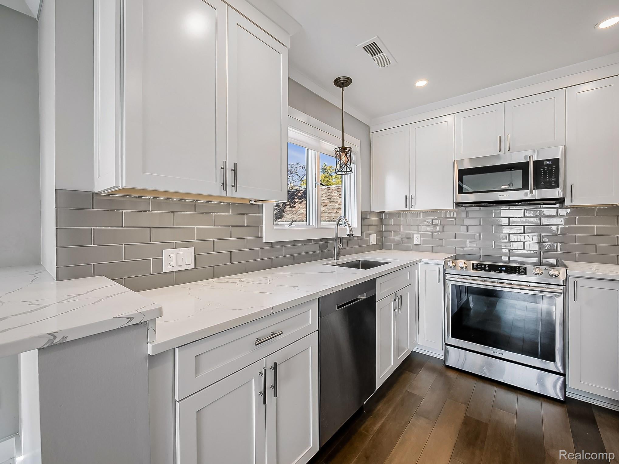 116 E Walled Lake Drive 2