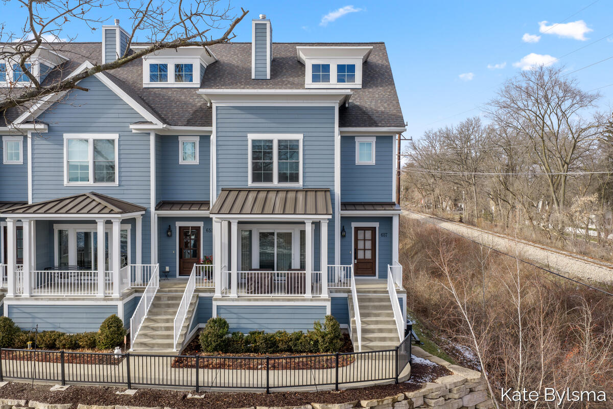 657 Greenslate Drive SE