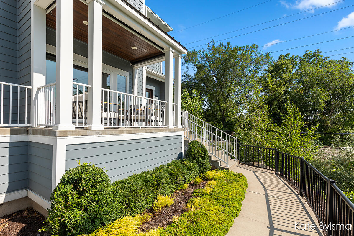 657 Greenslate Drive SE