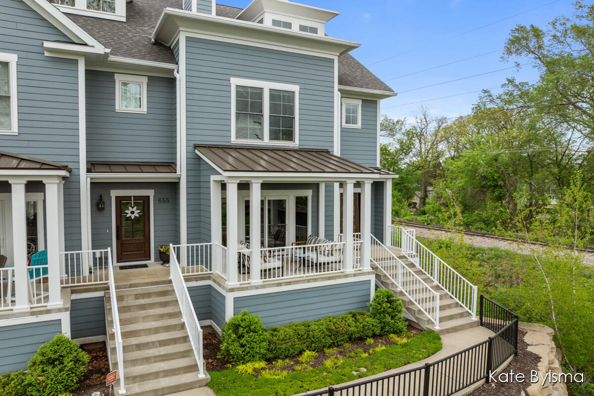 657 Greenslate Drive SE