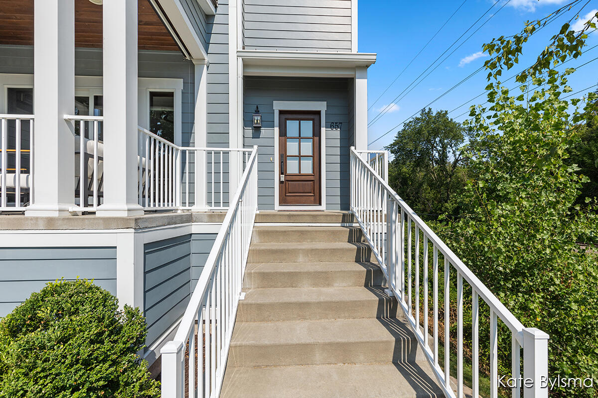 657 Greenslate Drive SE