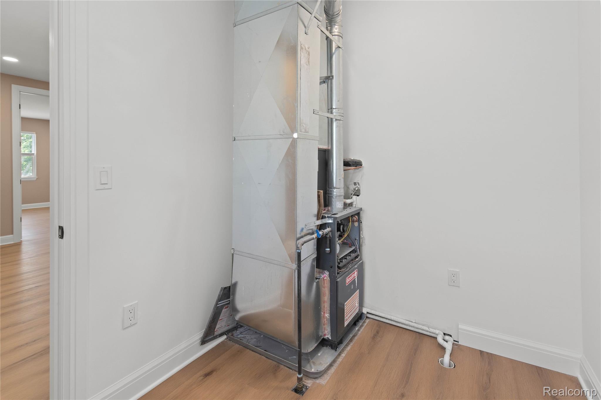 Detroit City, Michigan 48209, United States, 2 Bedrooms Bedrooms, ,1 BathroomBathrooms,Residential,Active,177074