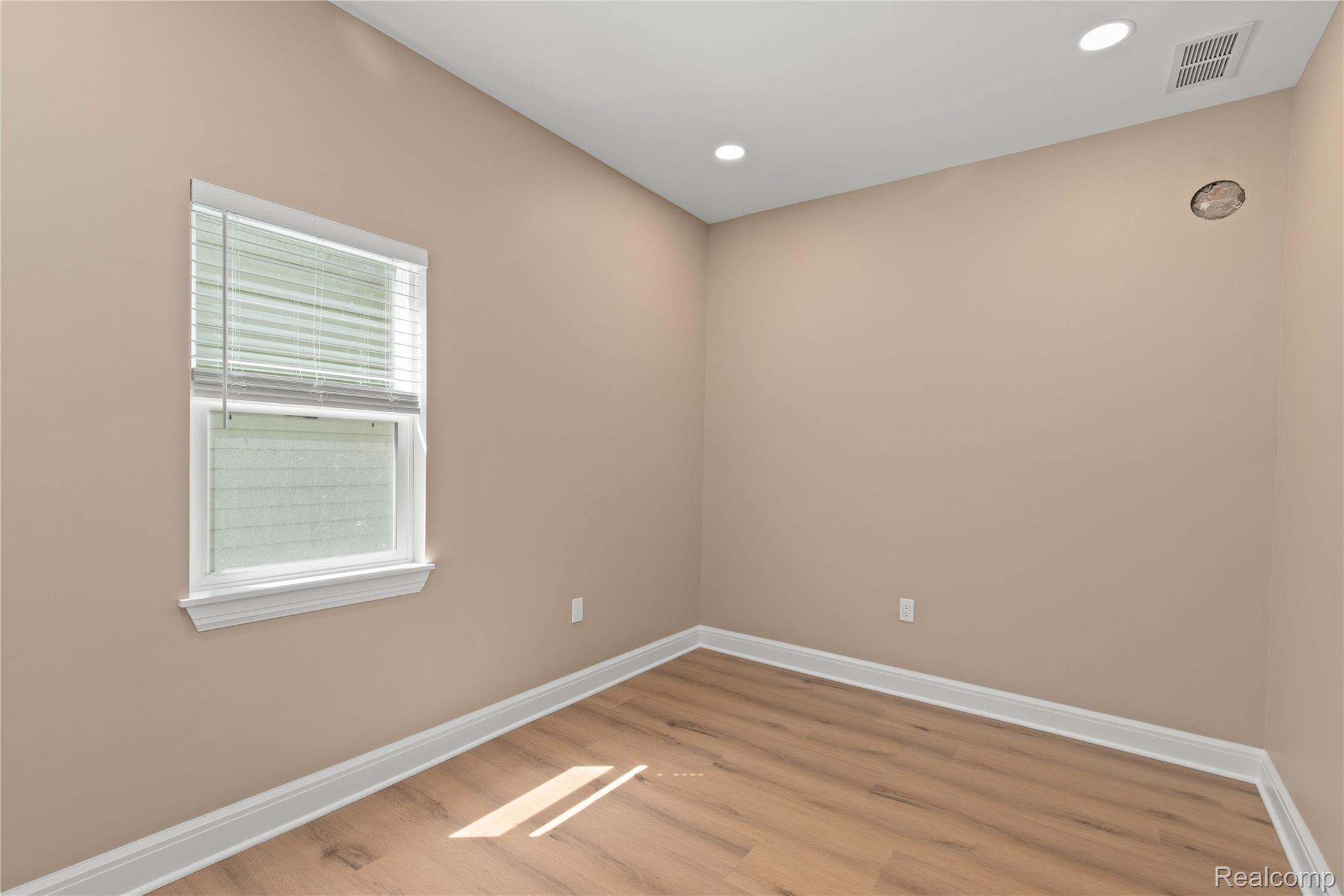 Detroit City, Michigan 48209, United States, 2 Bedrooms Bedrooms, ,1 BathroomBathrooms,Residential,Active,177074