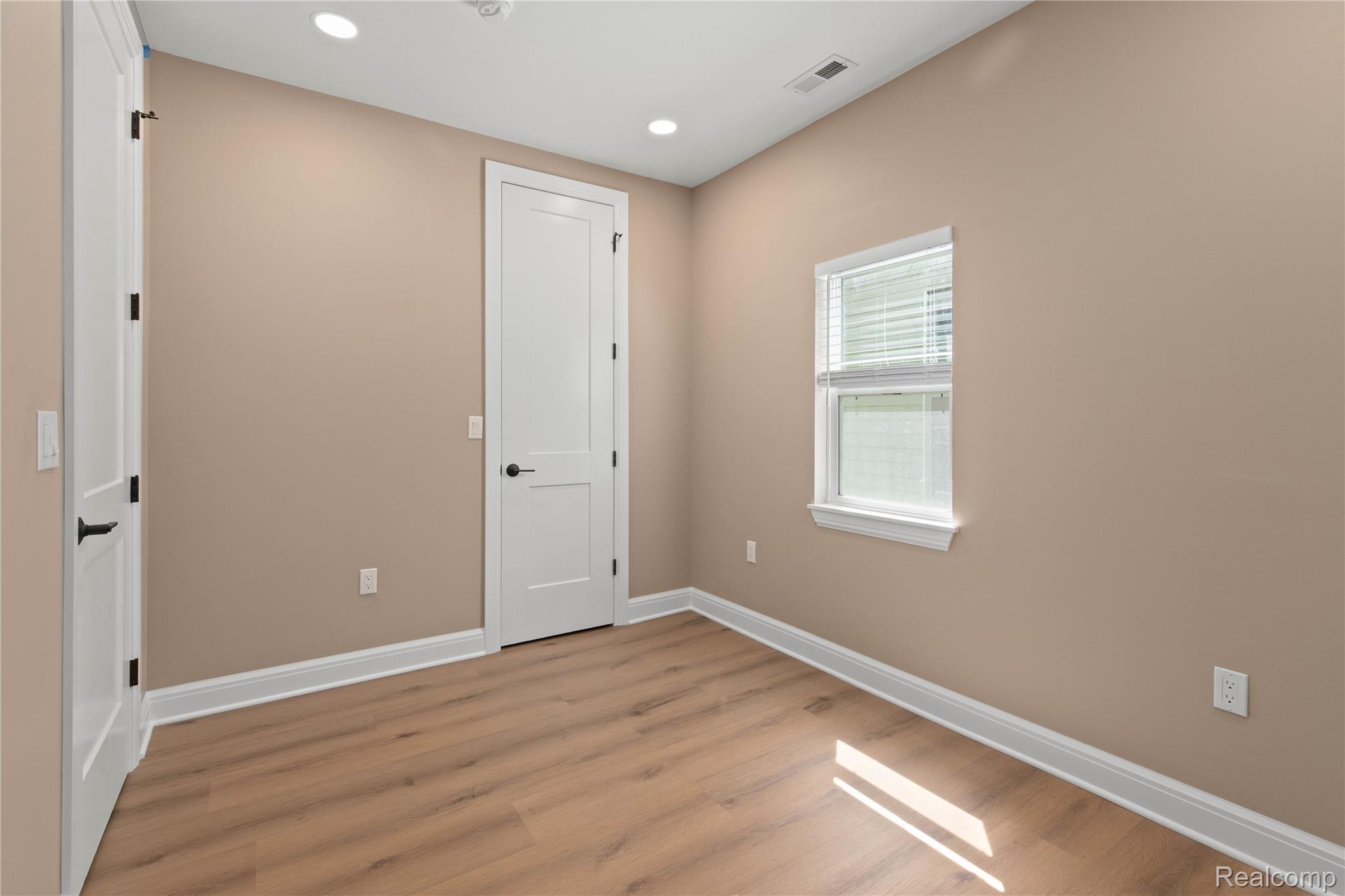 Detroit City, Michigan 48209, United States, 2 Bedrooms Bedrooms, ,1 BathroomBathrooms,Residential,Active,177074