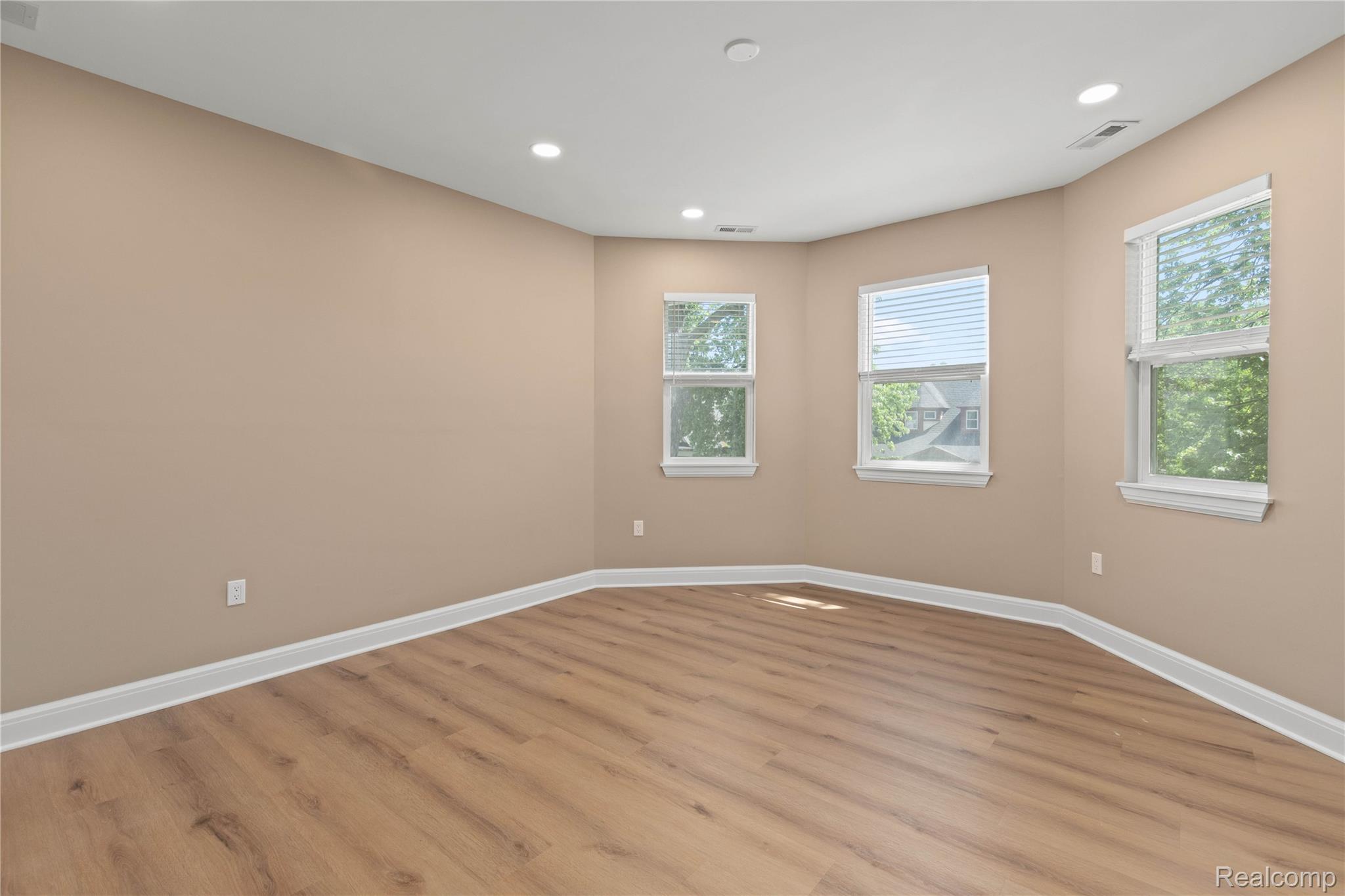 Detroit City, Michigan 48209, United States, 2 Bedrooms Bedrooms, ,1 BathroomBathrooms,Residential,Active,177074